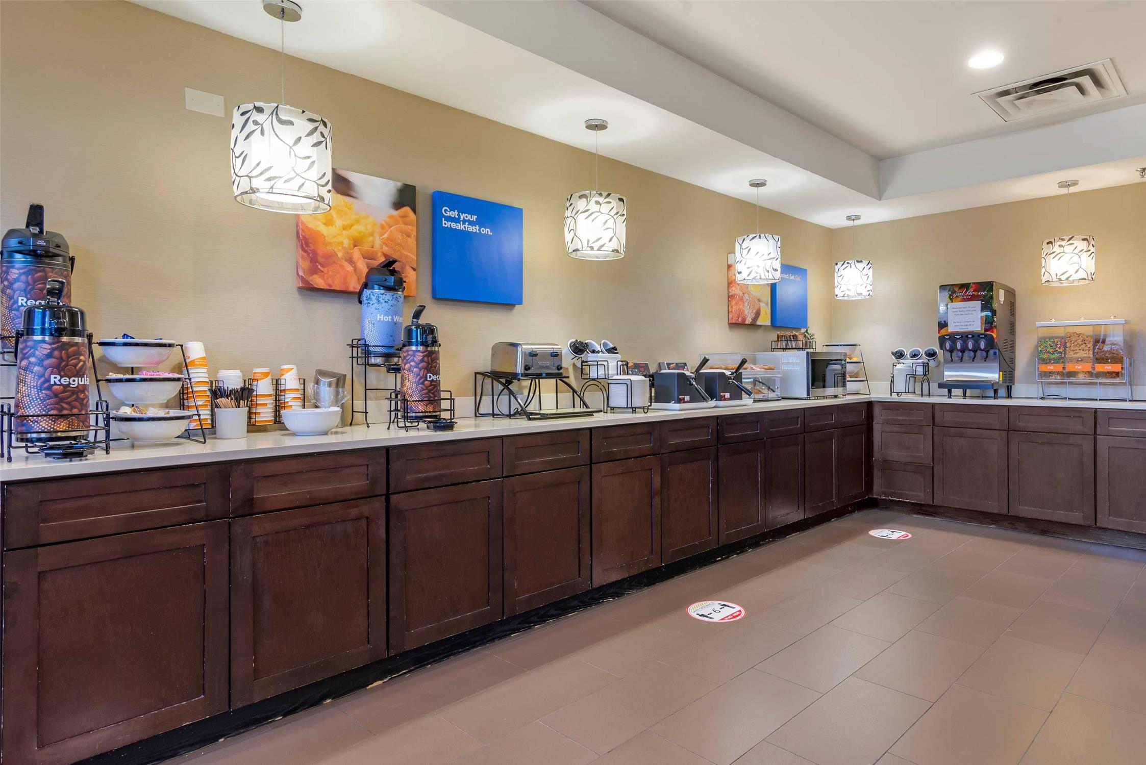 Comfort Inn & Suites Near Six Flags GA 6/38