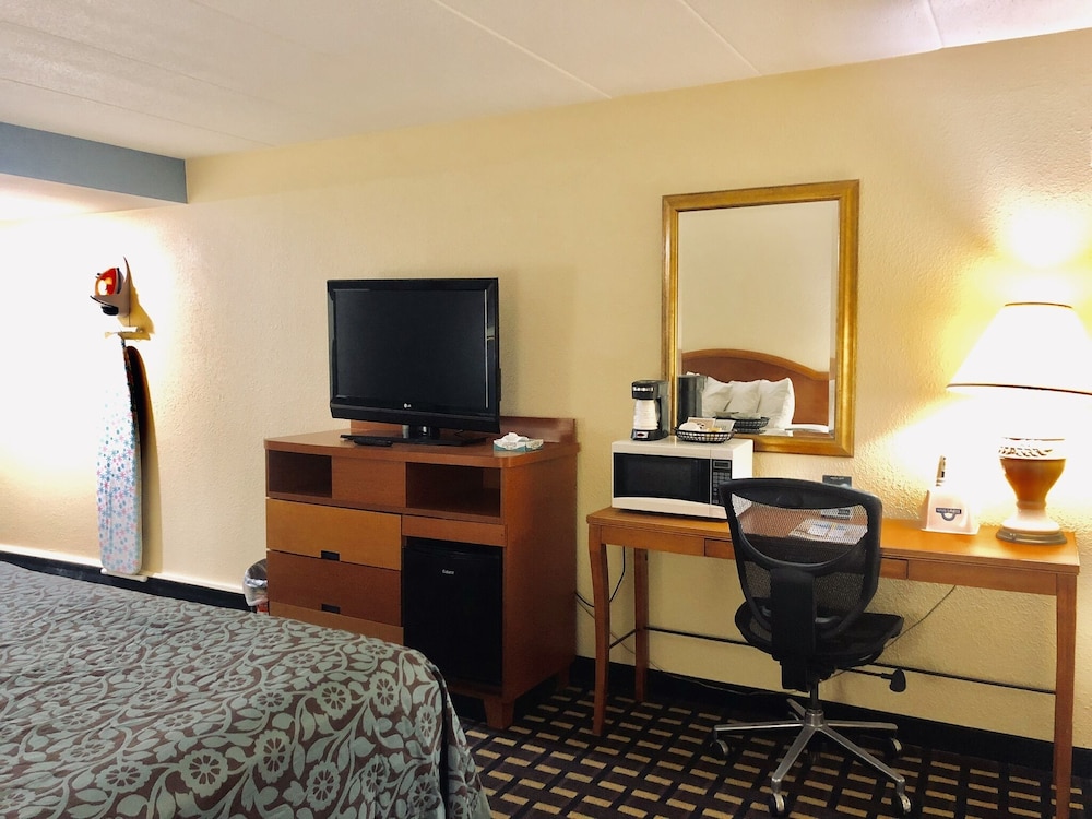 Days Inn By Wyndham Sharonville 18/38