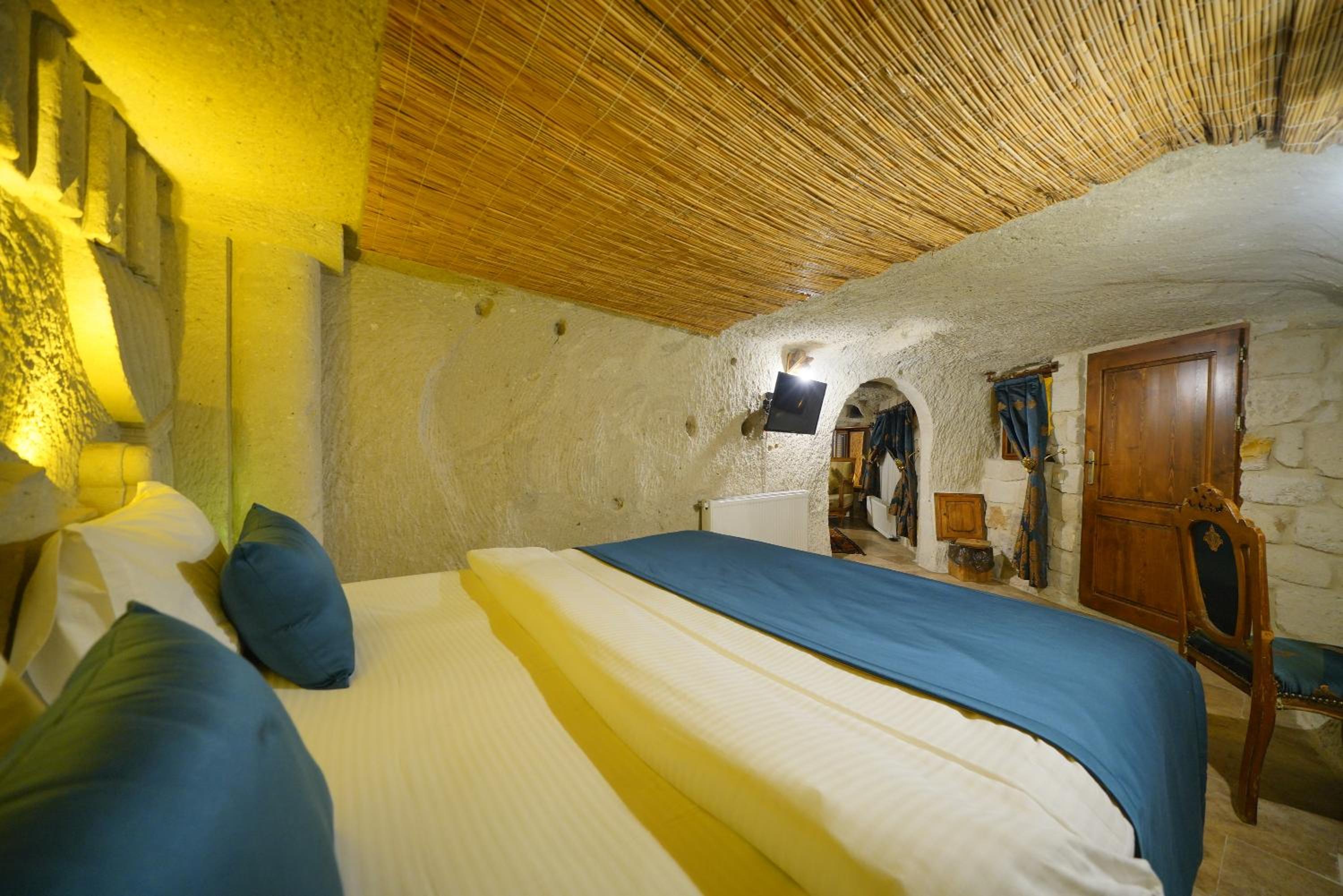 Cave, Deluxe, Terrace, Bathtub
