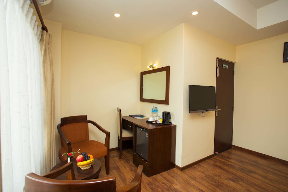 Hotel Jay Suites 67/75