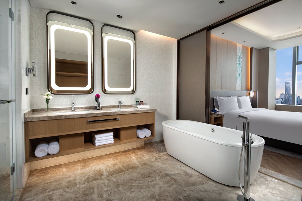 Holiday Inn Wuxi Central Station 15/56