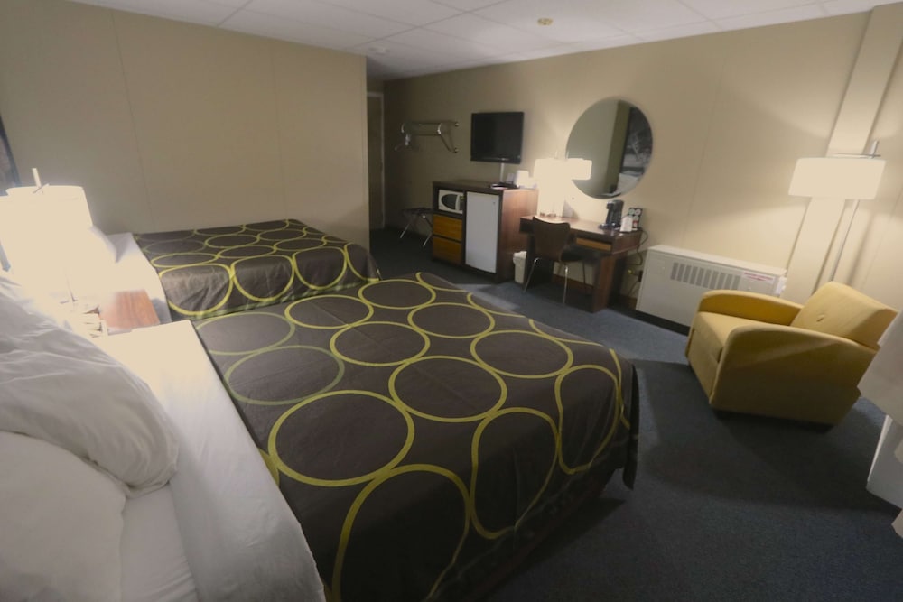 Super 8 By Wyndham Hearst On 15/48