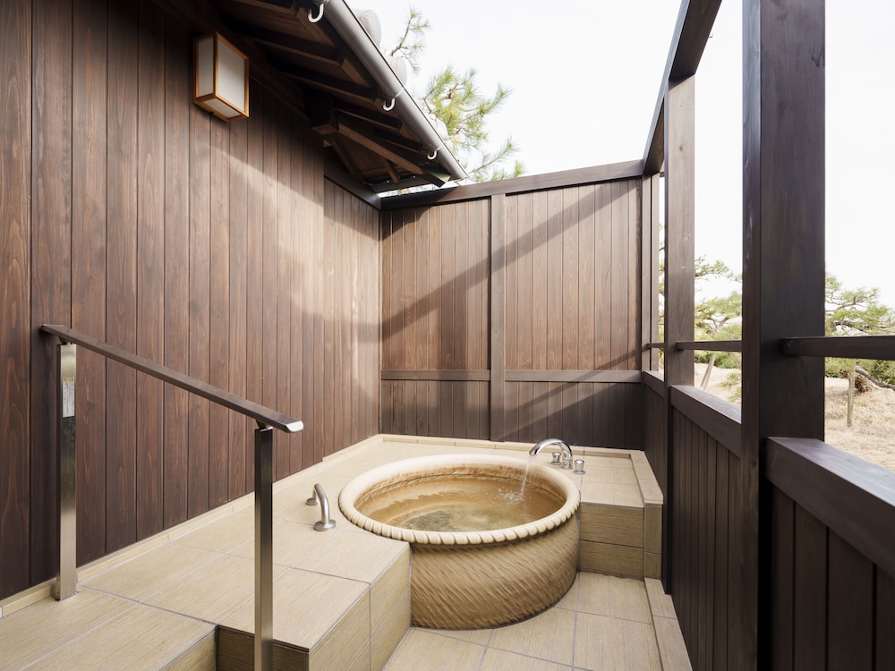 OUTDOOR BATH, ANNEX