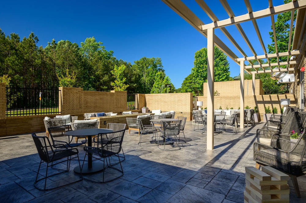 Courtyard by Marriott Raleigh Cary Crossroads 24/38