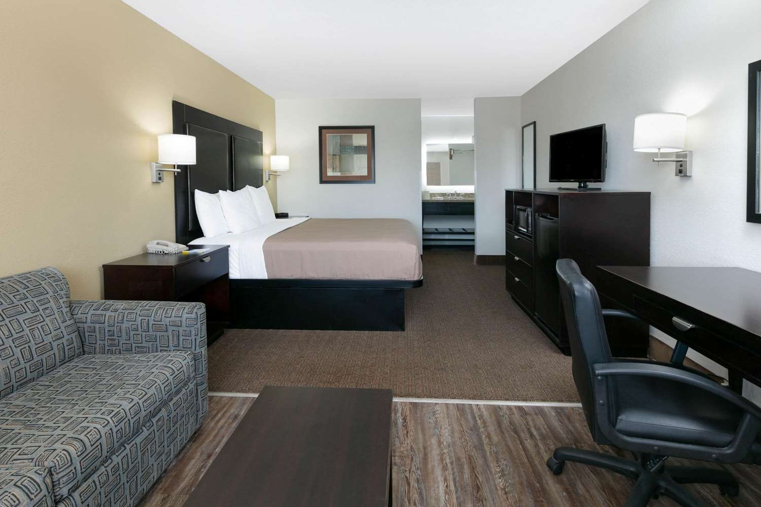 Days Inn By Wyndham Granbury 30/49