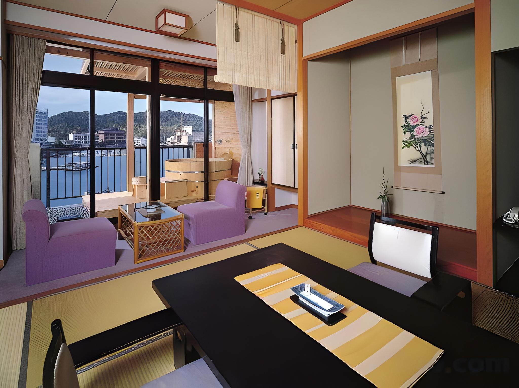 Japanese, Bathtub, Smoking Type Not Guaranteed
