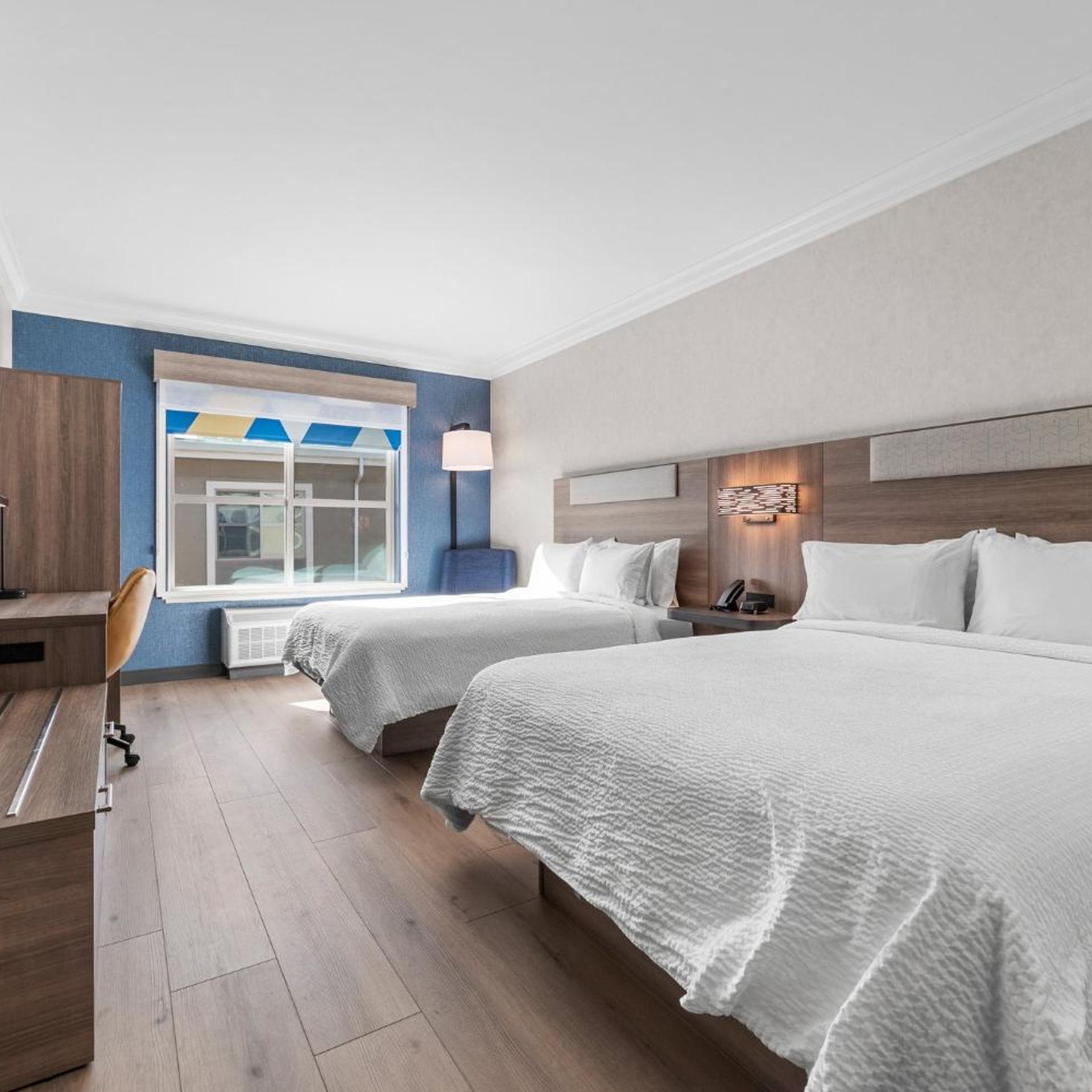 Essential, 2 Queen Beds, Courtyard View