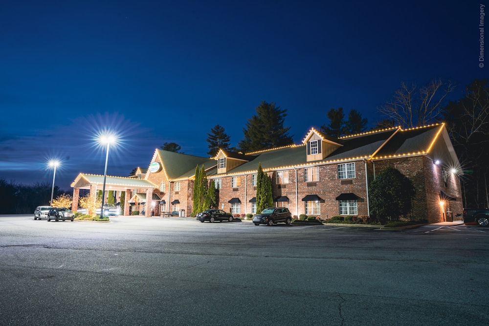 Mountain Inn & Suites Flat Rock 3/53