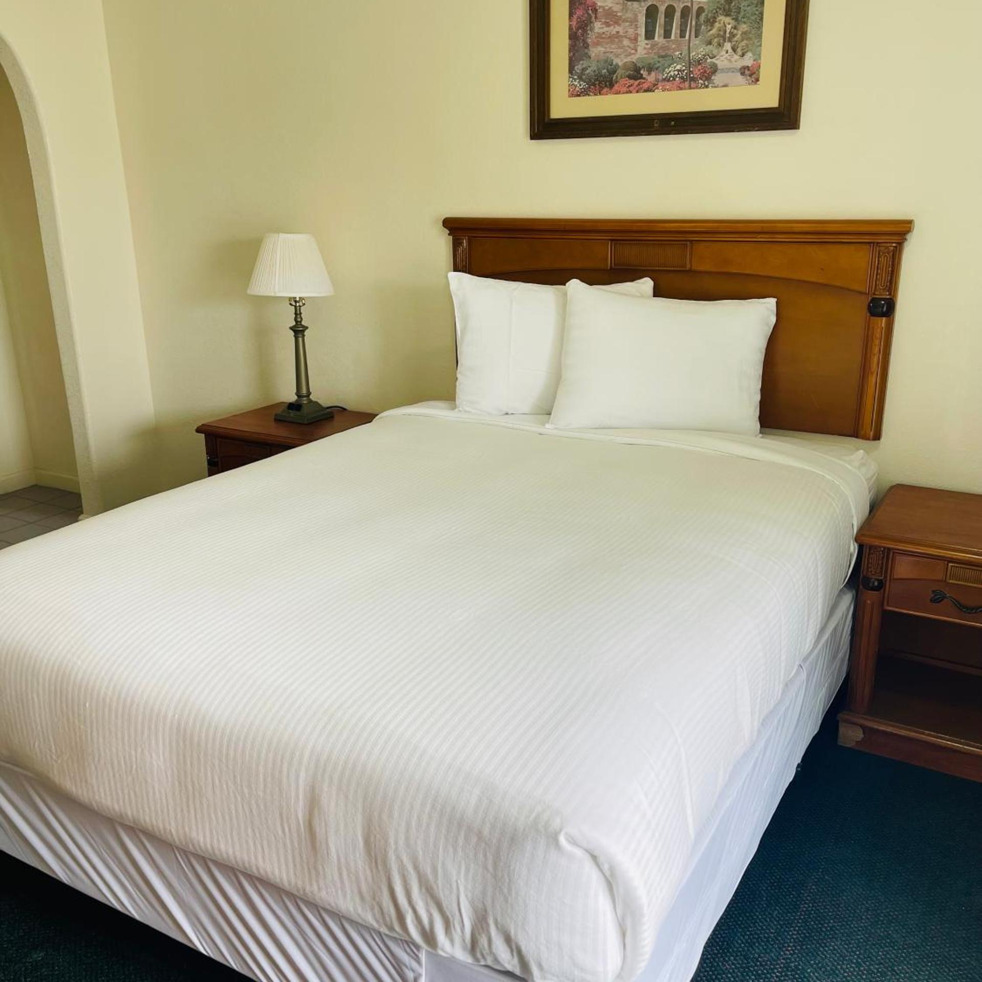Deluxe Inn 16/25