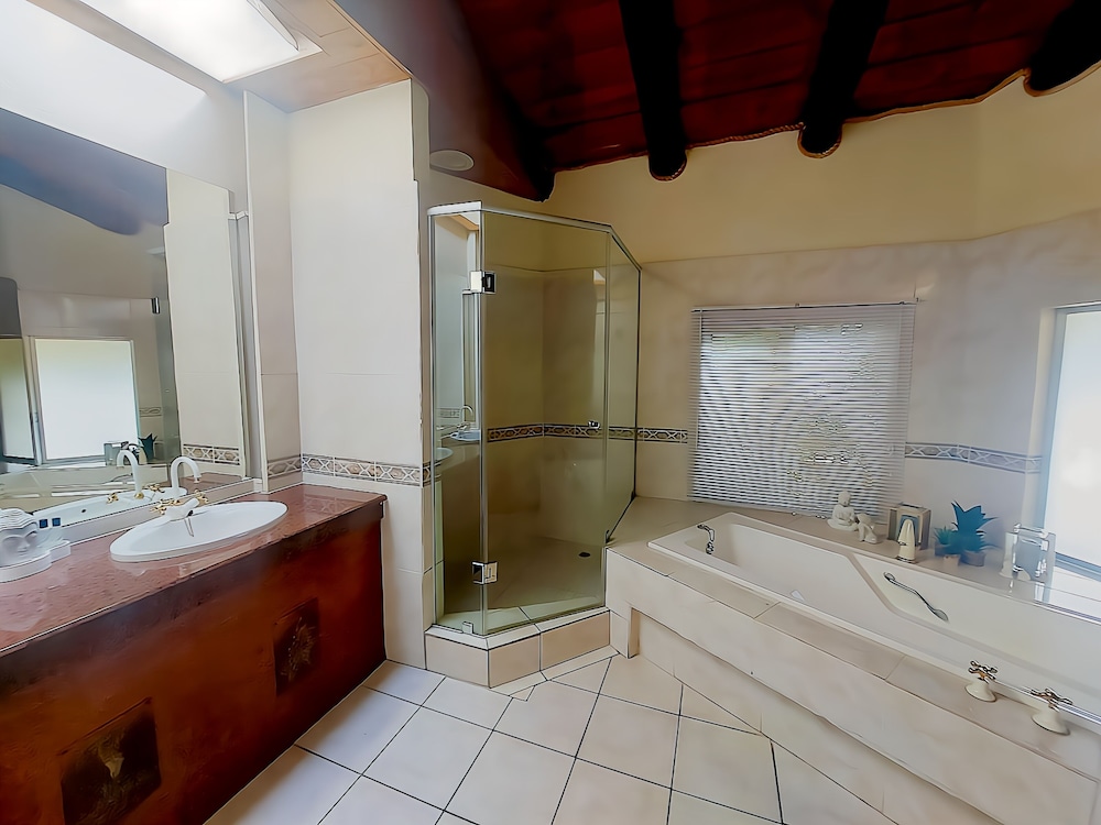 La Montagne Guest Lodge 48/50