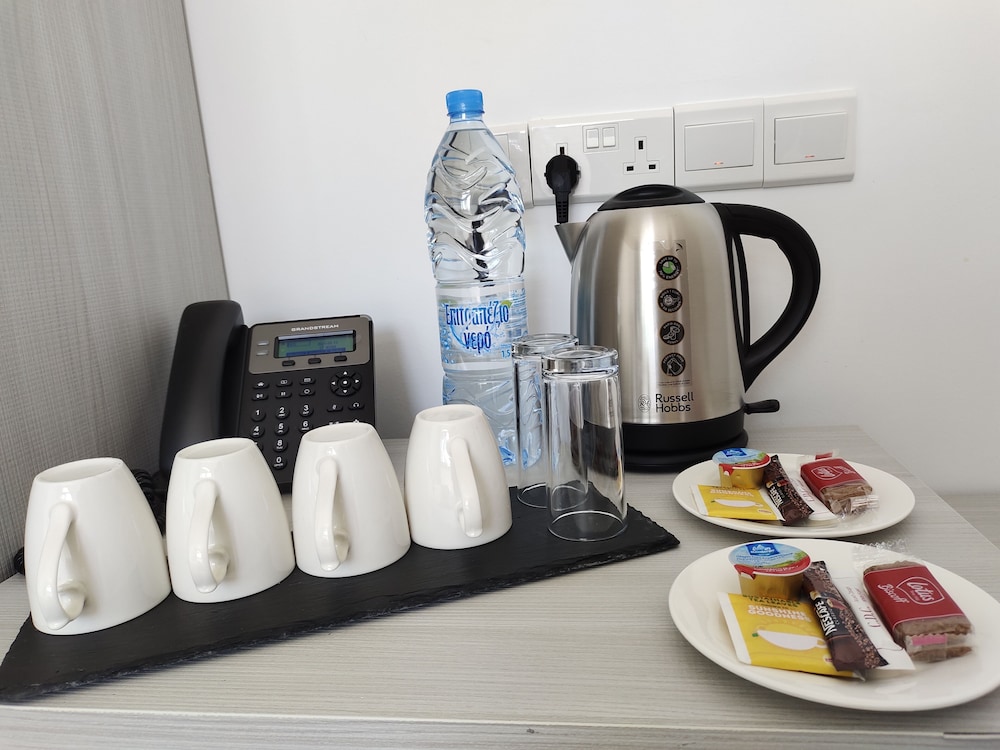 La Veranda Hotel 24/44