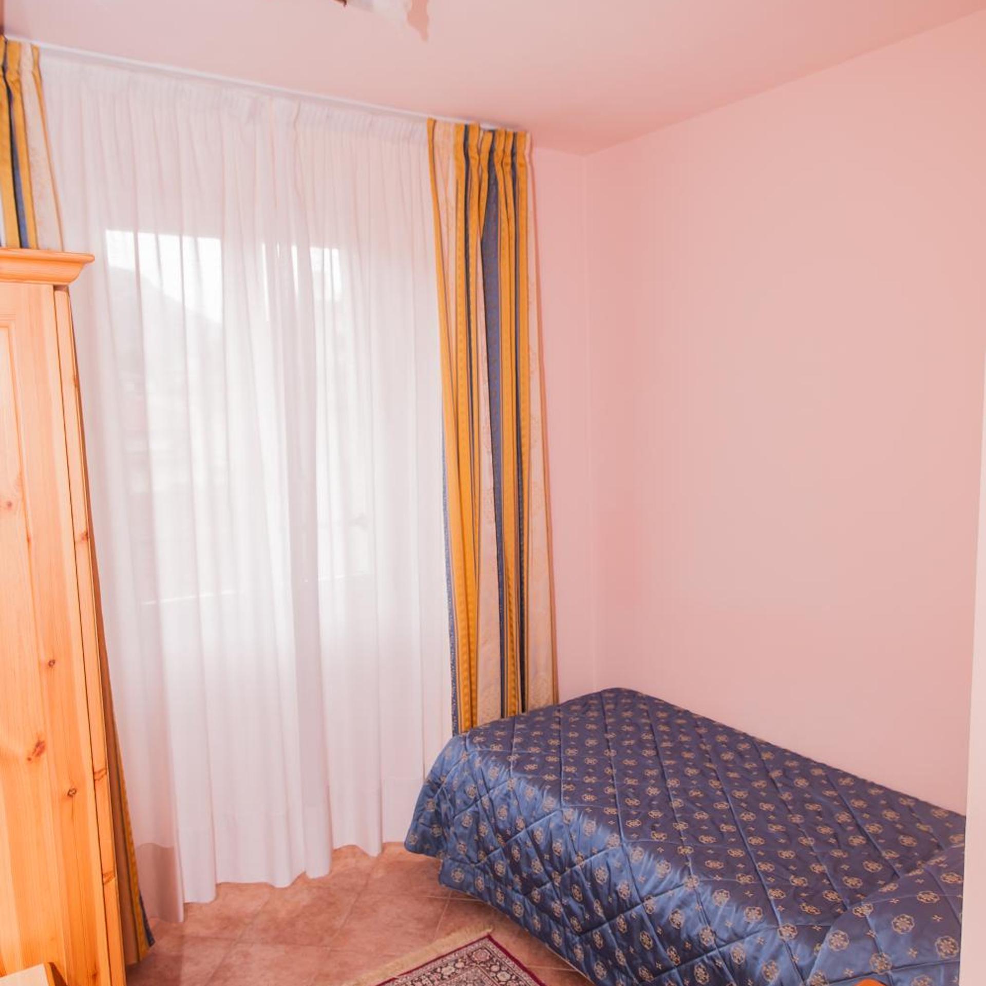 Room, Single