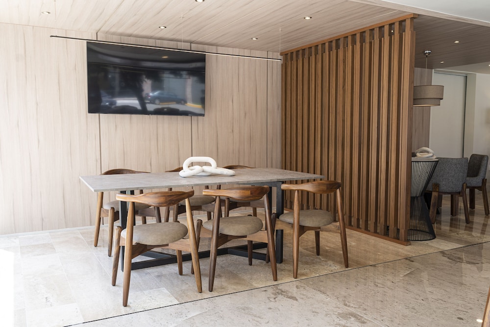 La Posada Hotel &amp; Suites 55/68