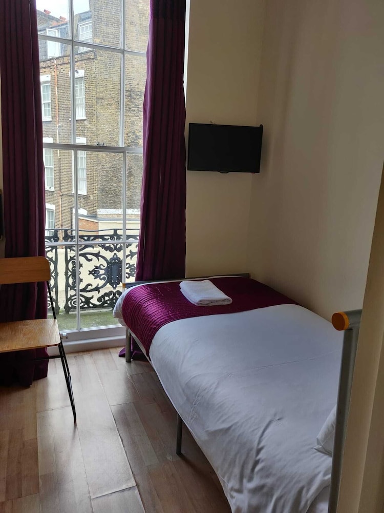 ROOM, SINGLE