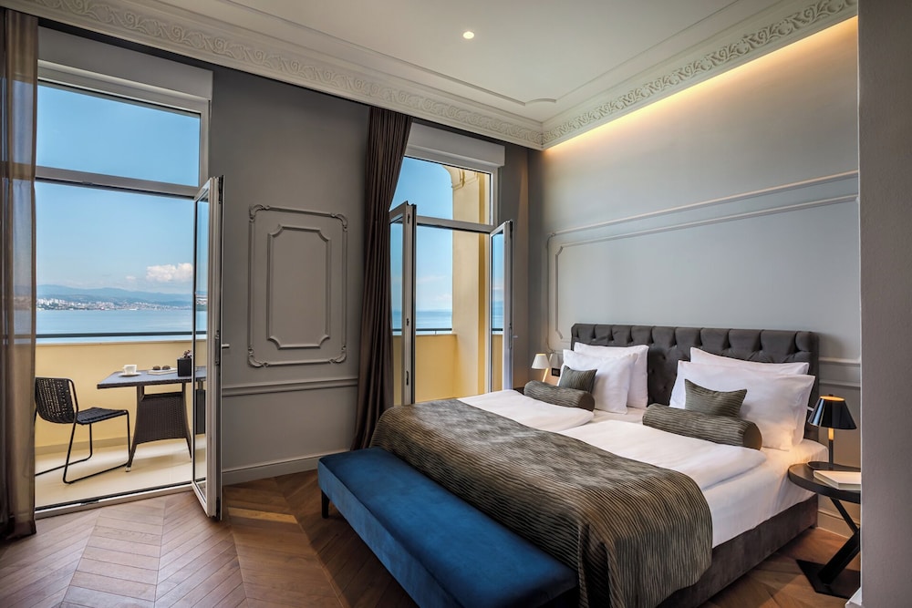 Hotel Ambasador 20/70