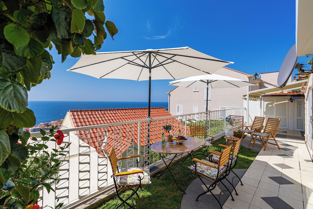 Apartments Lora 44/50
