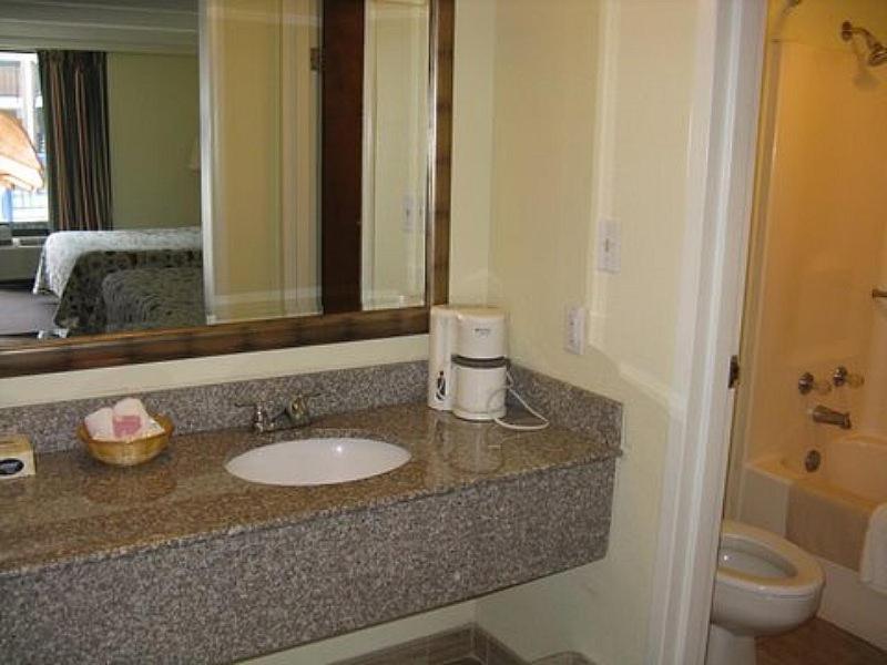 WALKING HORSE LODGE LEWISBURG 6/6