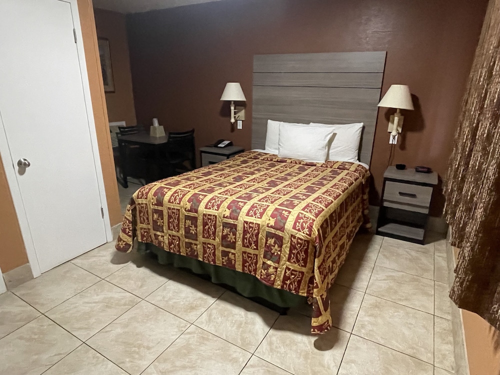 New Corral Motel 1/47