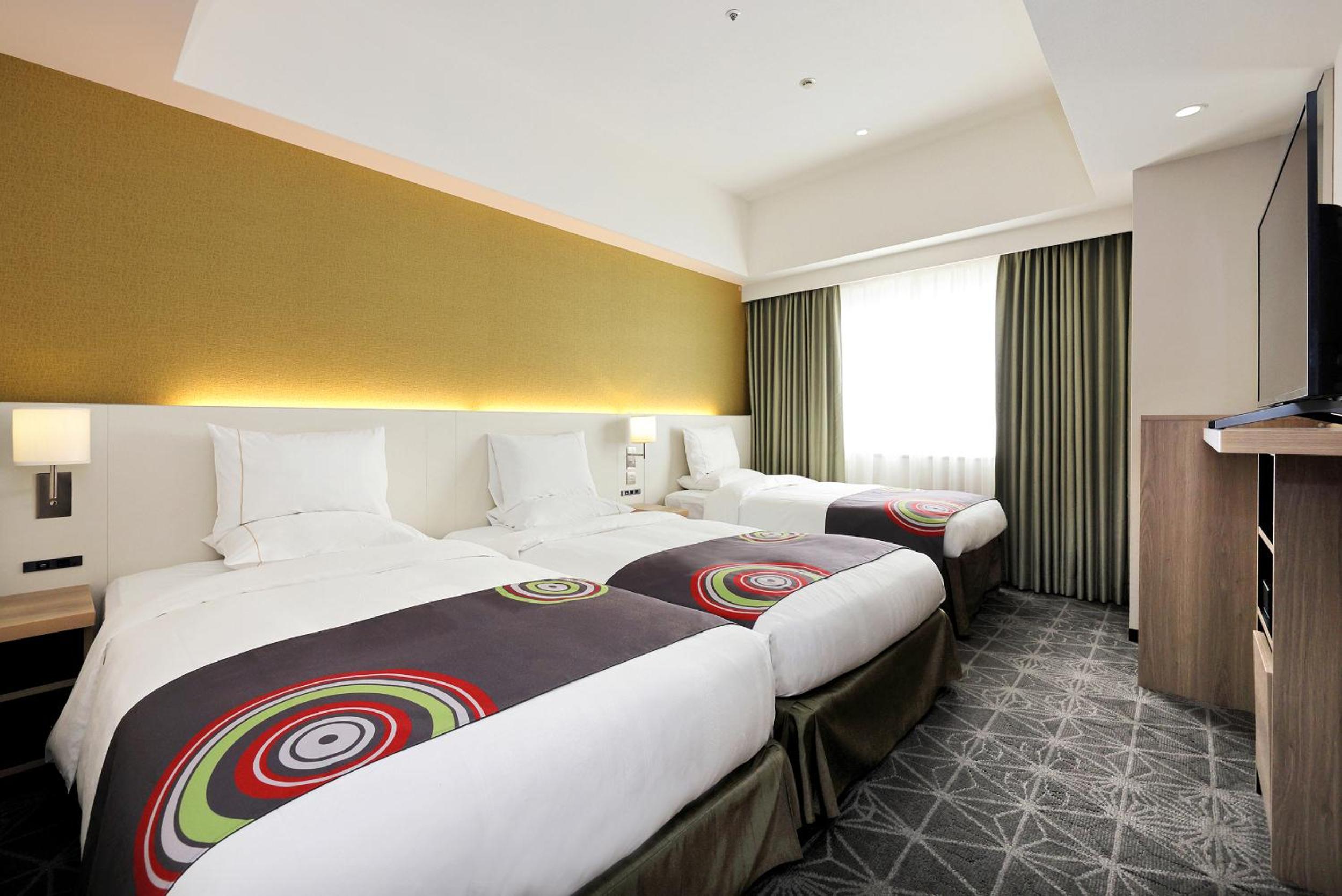 Hollywood, Twin Beds, 3 Beds