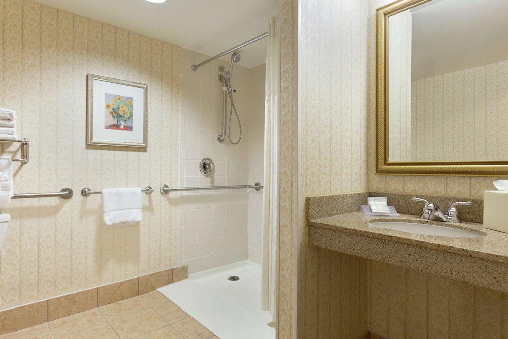 HILTON GARDEN INN FAIRFAX 10/61