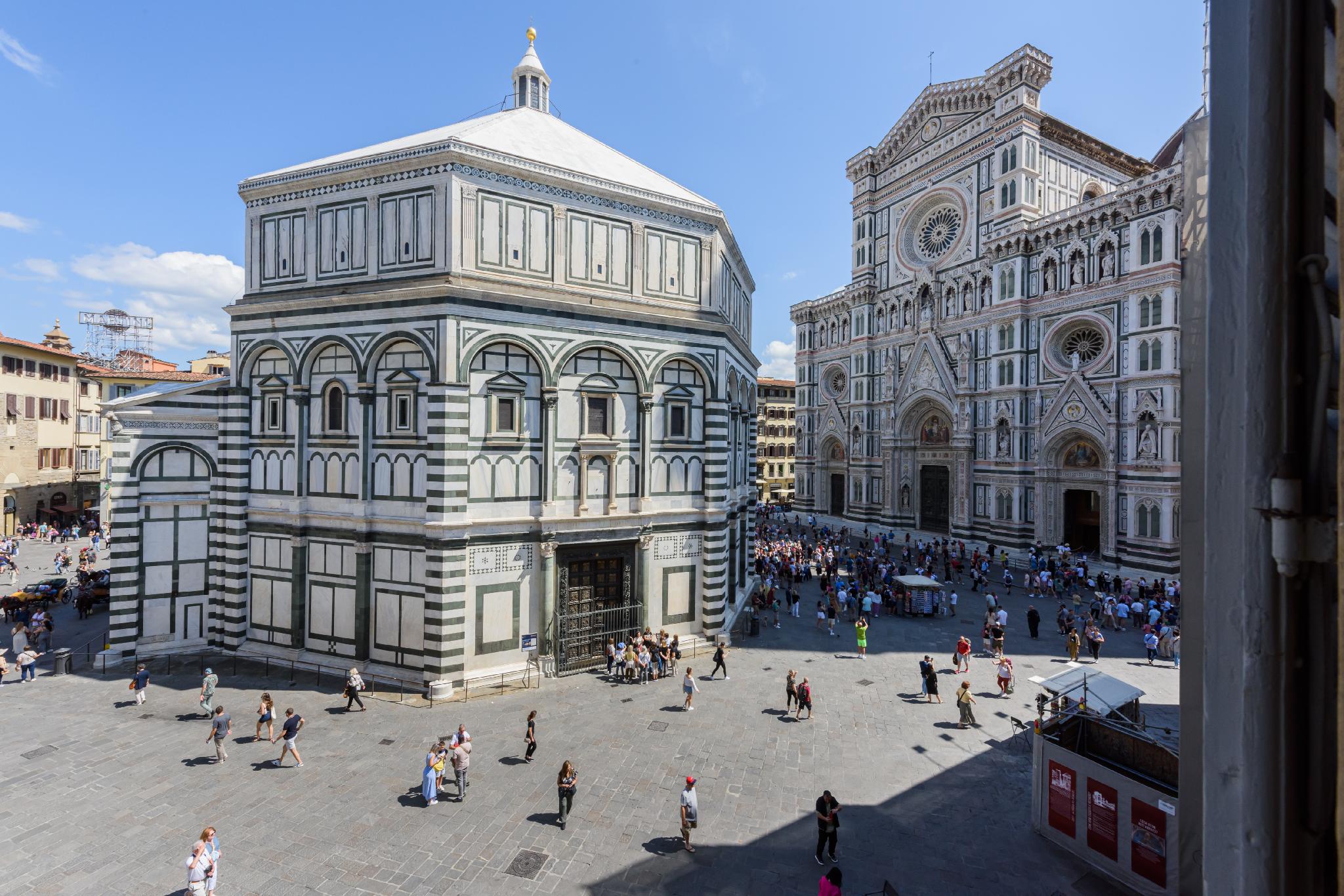Executive, Suite, Twin Beds, King and Queen Bed, Duomo View