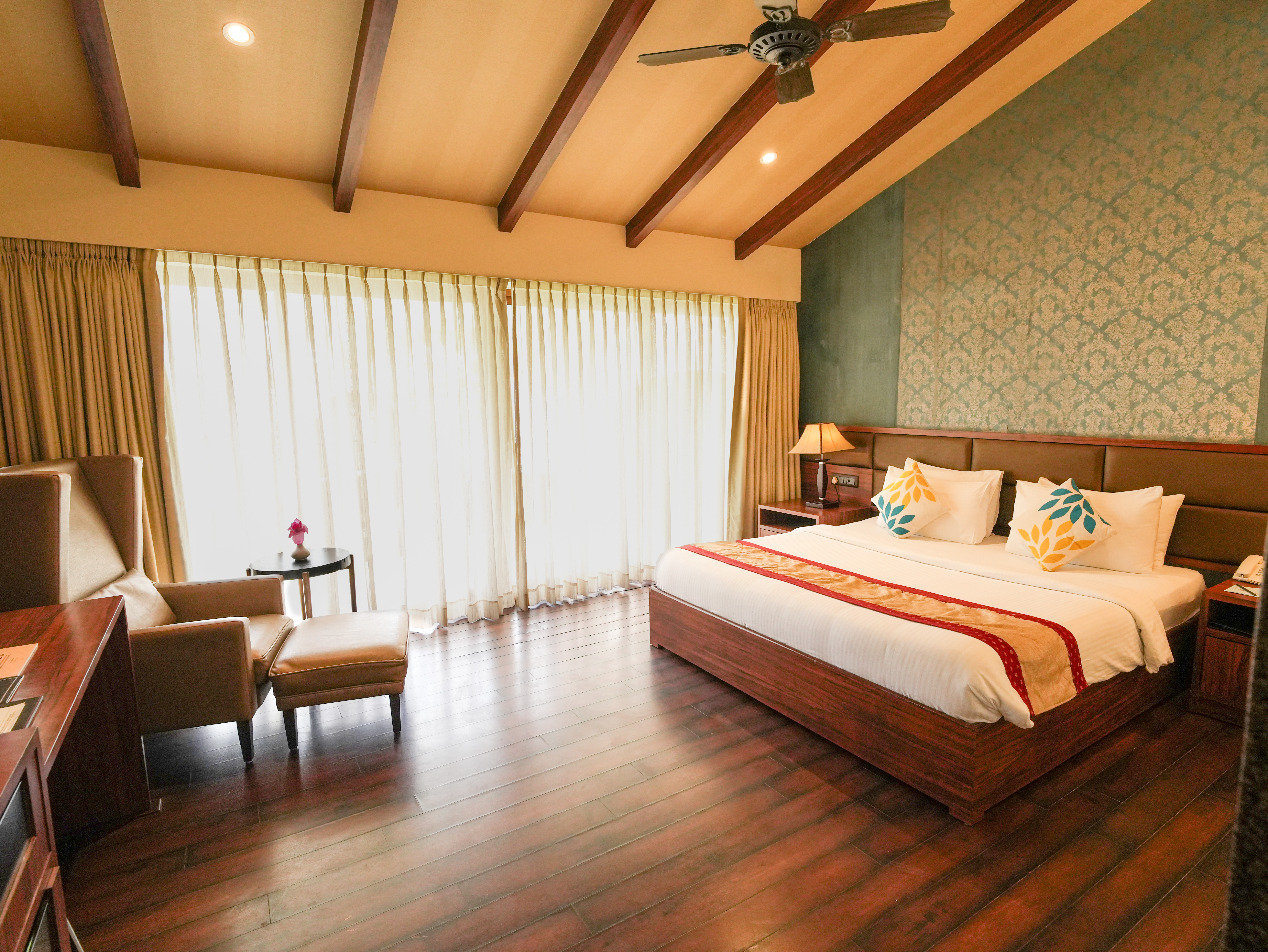 Club, Double Bed