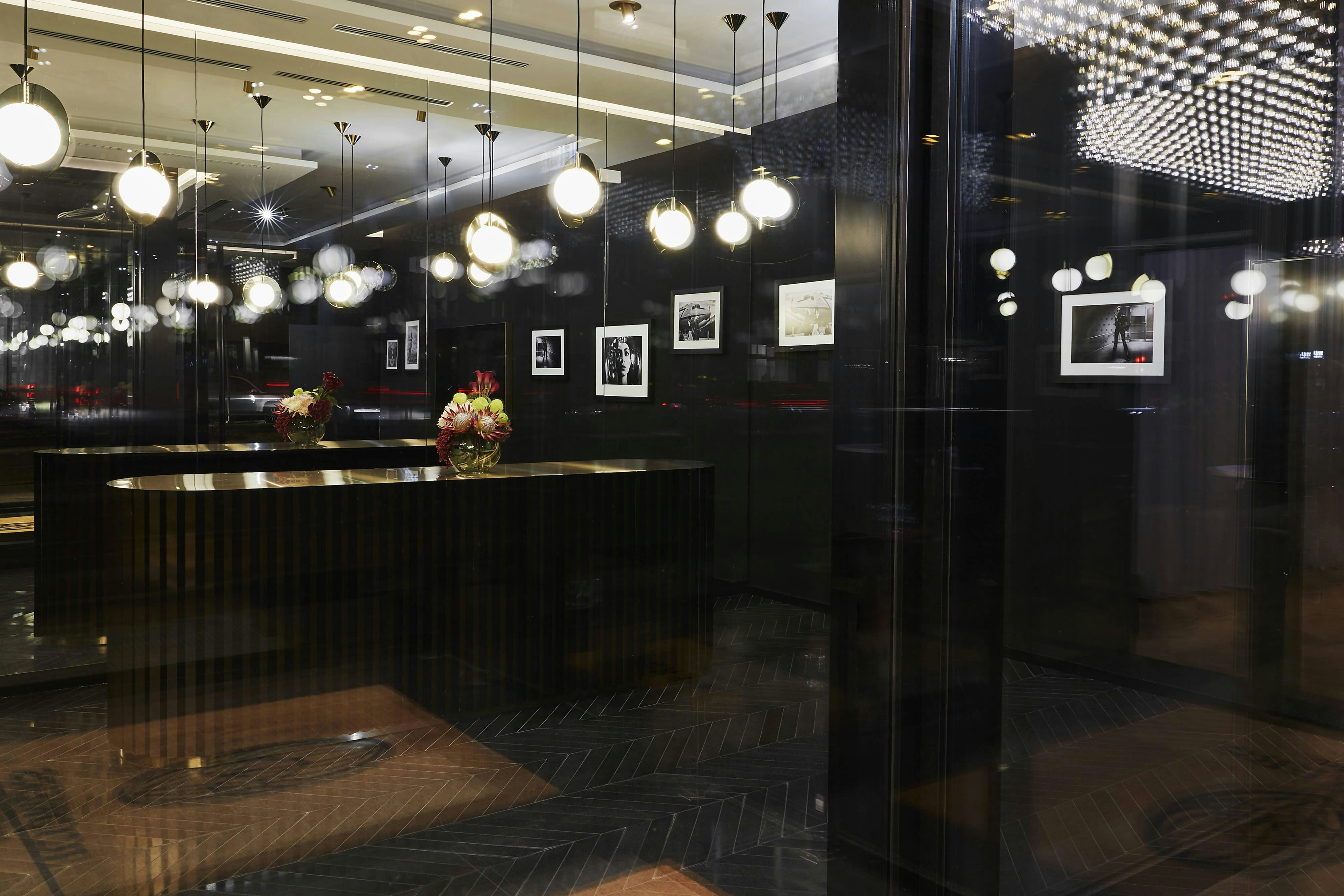 Roomers Munich, Autograph Collection 56/56