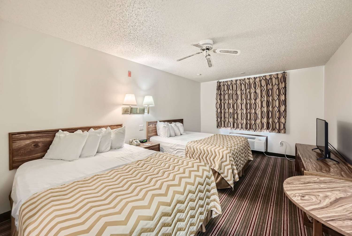 Travelodge By Wyndham Longmont 7/35
