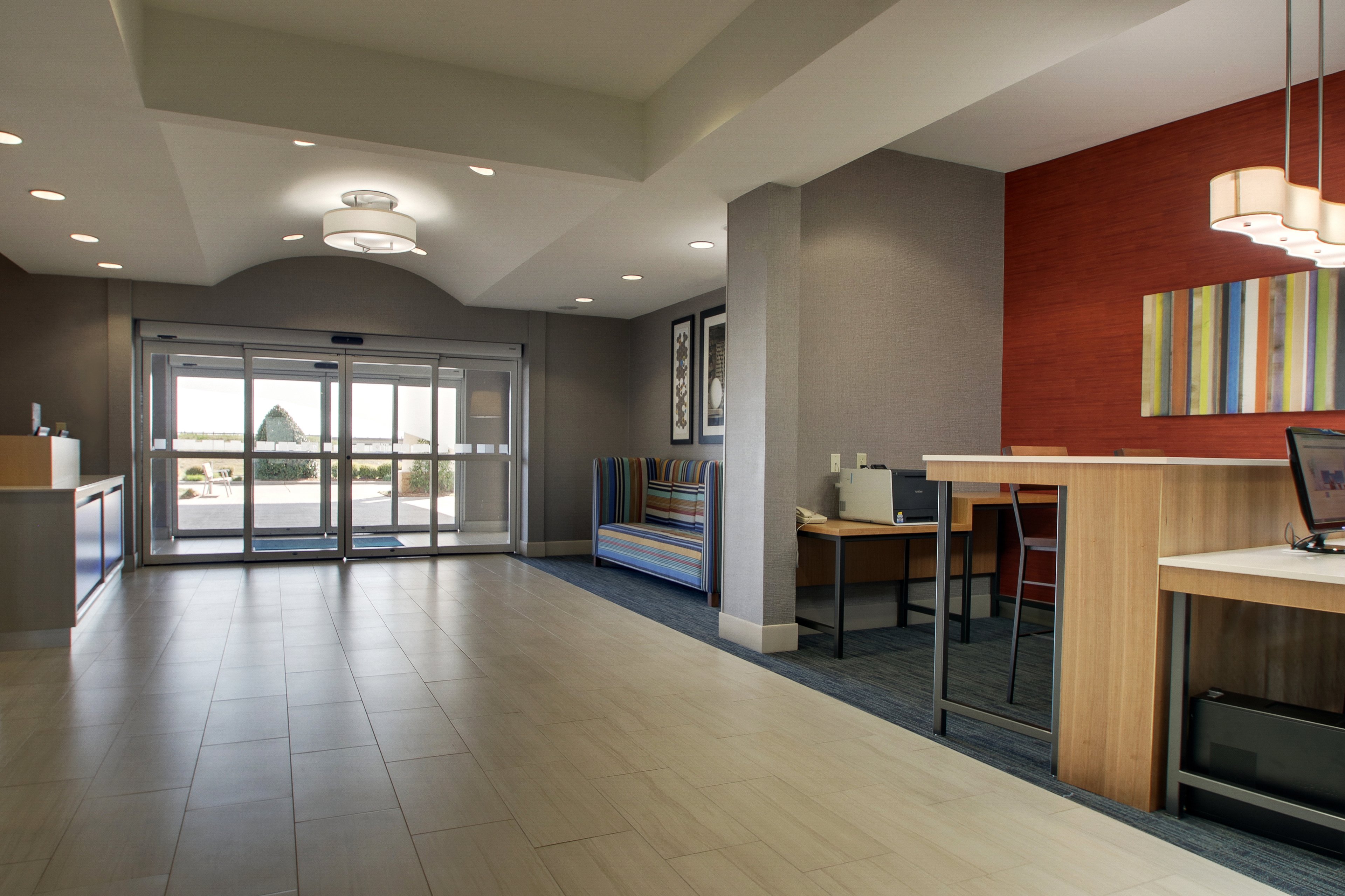 Holiday Inn Express Hotel & Suites Vernon College Area (HWY 287) 38/48