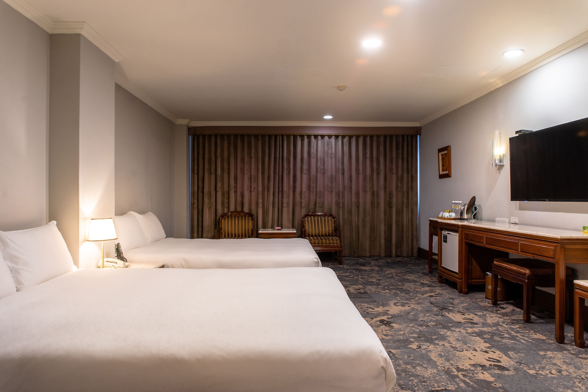ROOM, QUADRUPLE, BATHTUB