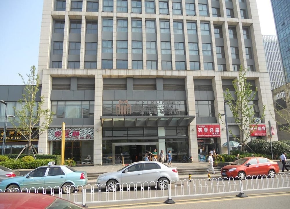 Metropolo Wuhan Sports Center Subway Station Dongfeng Avenue Hotel 3/23