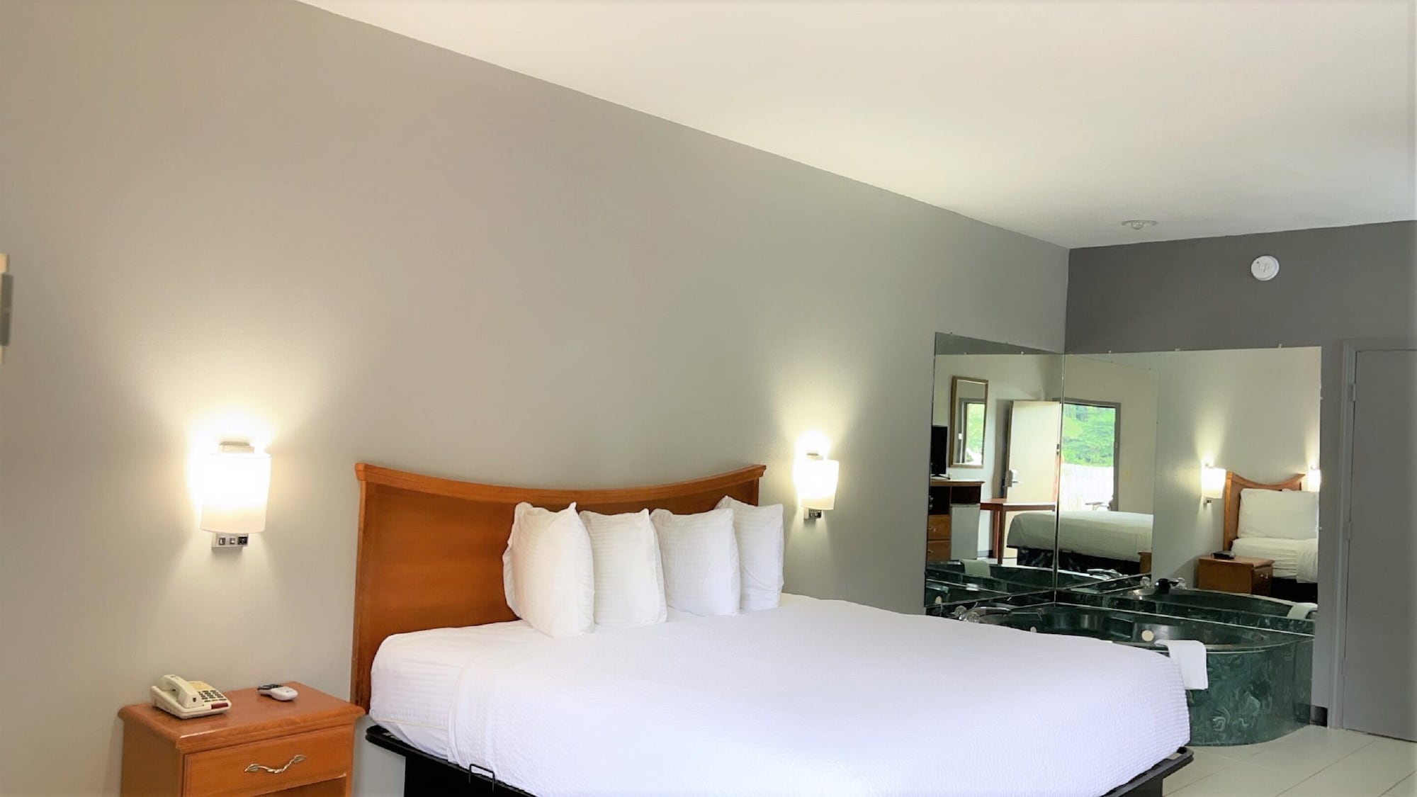 Studio, King Bed