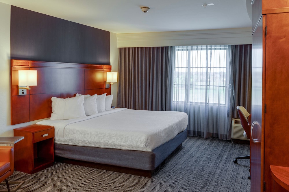 DELUXE, KING BED, SOFA, ACCESSIBLE