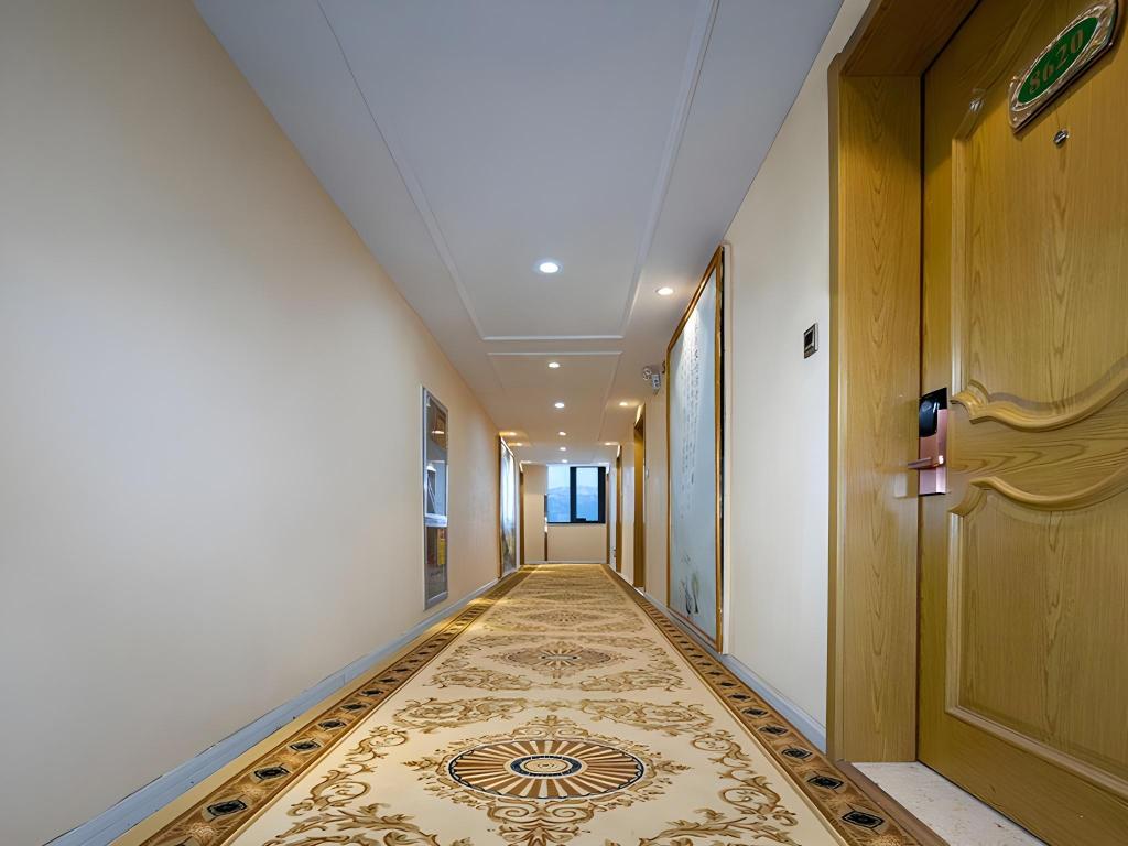 Vienna 3 Best Hotel (inan Changqing University Town) 15/17