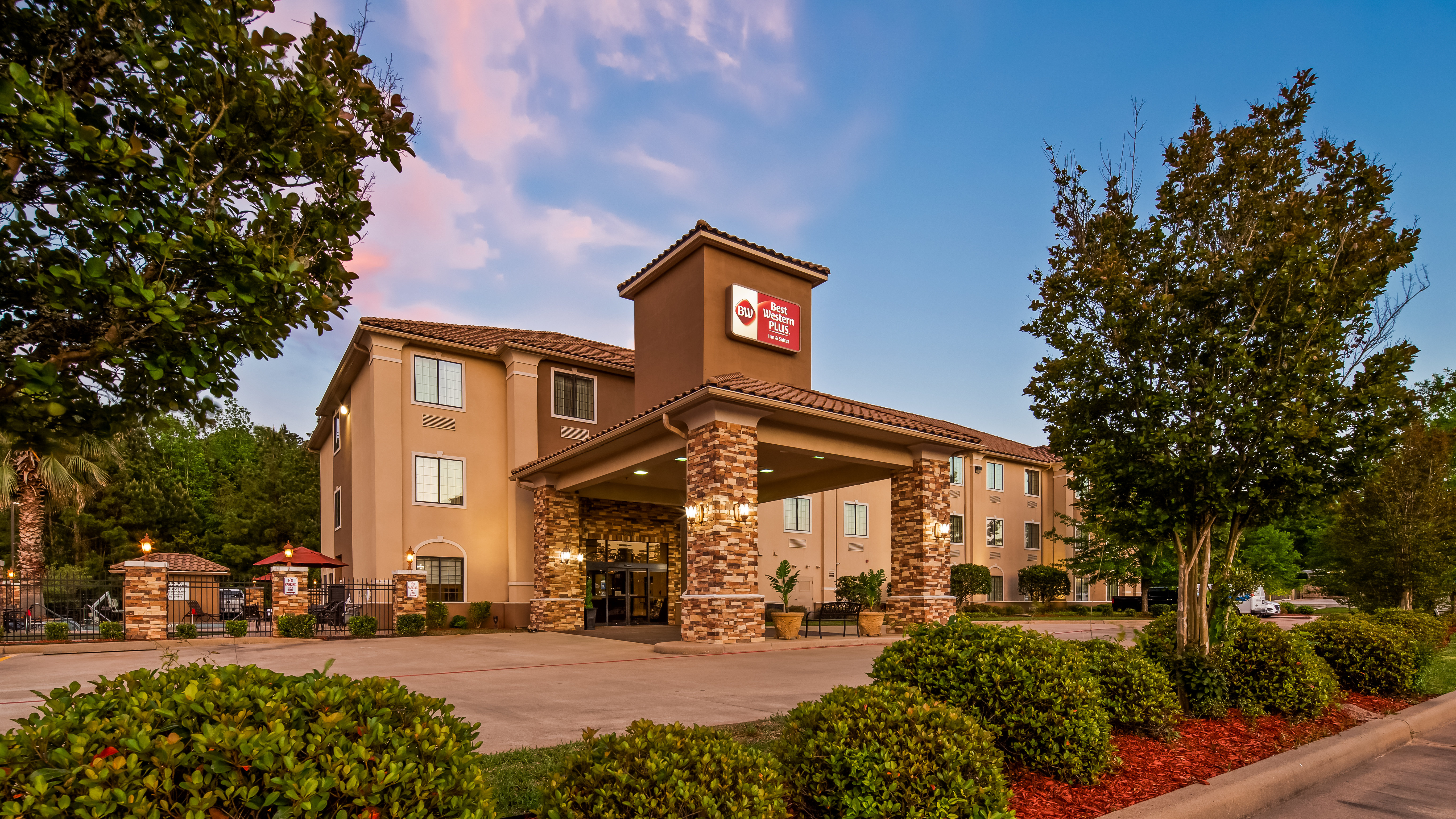Best Western Plus Crown Colony Inn and Suites 54/59