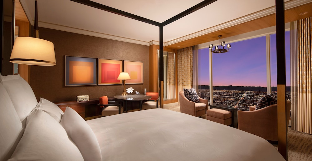 TOWER, SUITE, KING BED