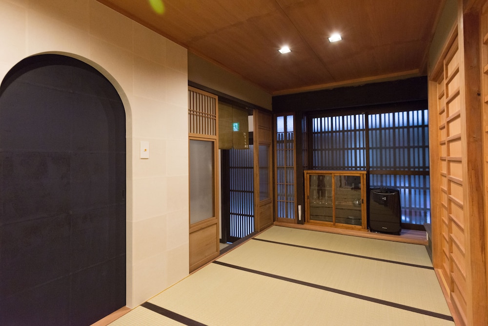 Kakishibu-An Machiya Residence Inn 2/33