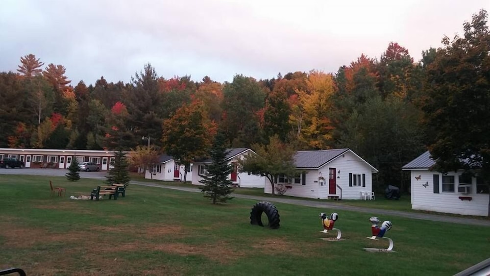 Carroll Motel & Cottages 32/42