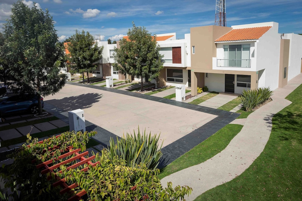 REDWODD VILLAS 36/44