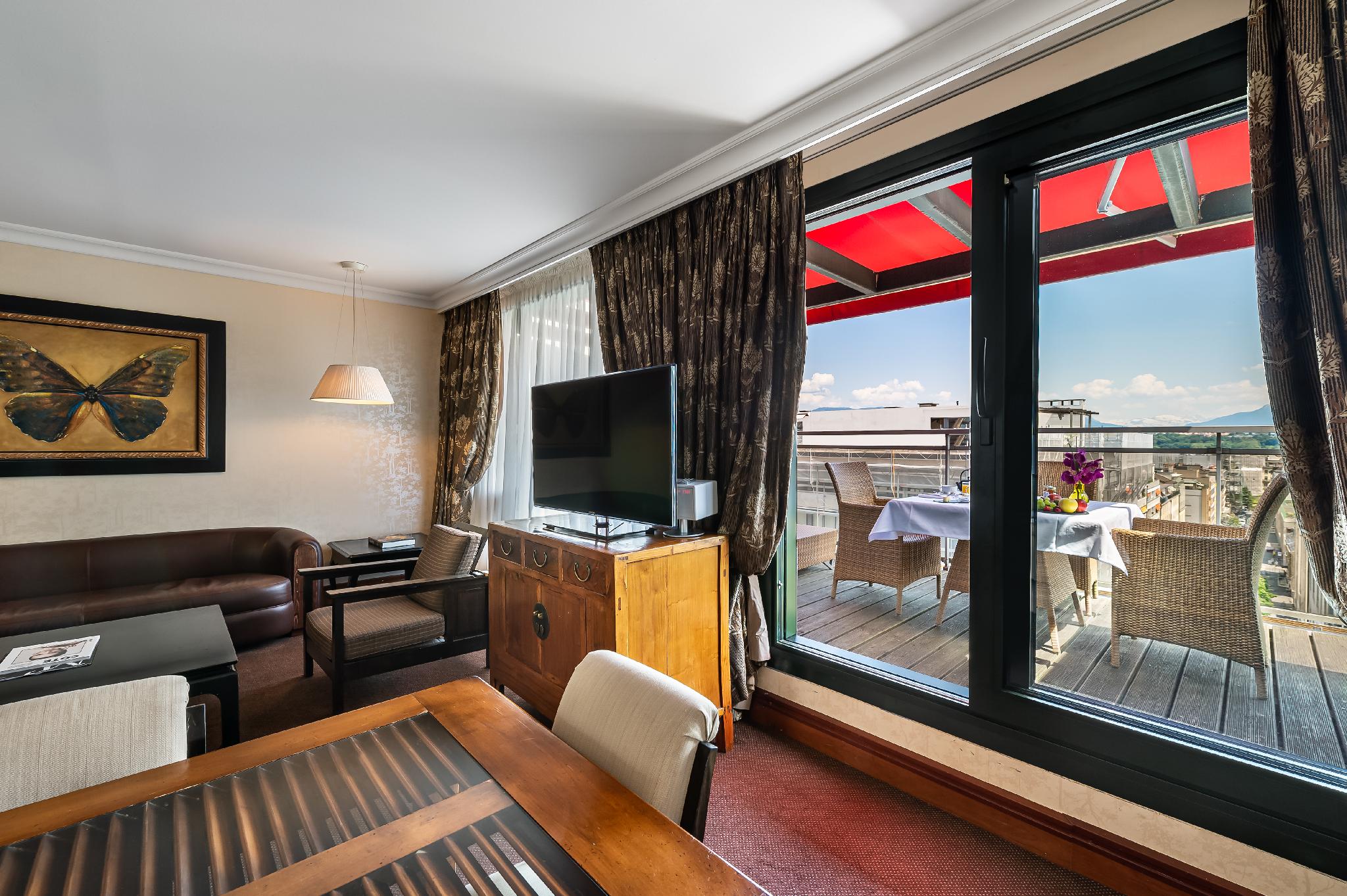 Ambassador, Suite