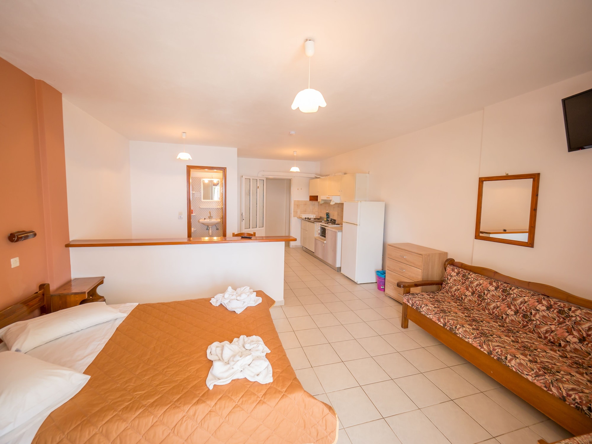 COMFORT, STUDIO, SUITE