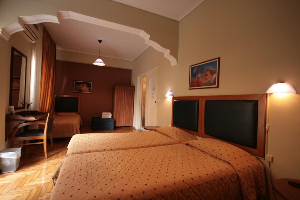 Adams Hotel 10/35