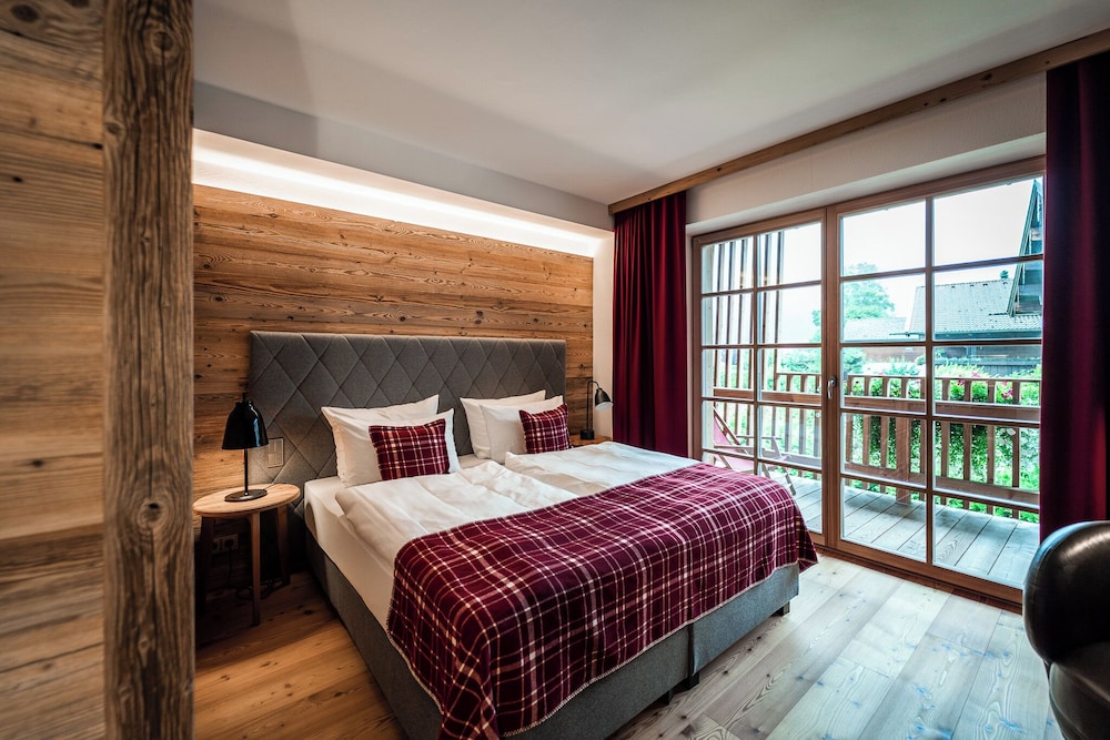 Comfort, King Bed, Golf Resort Achental 2/9