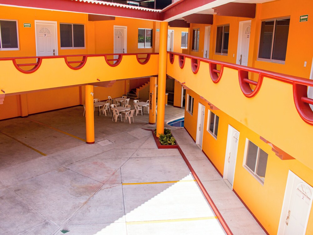 OYO Hotel La Playa in ZIHUATANEJO