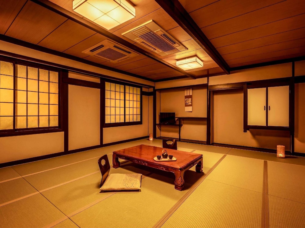 Japanese, Standard, 8 Futon Beds, No Bathroom, Tatami