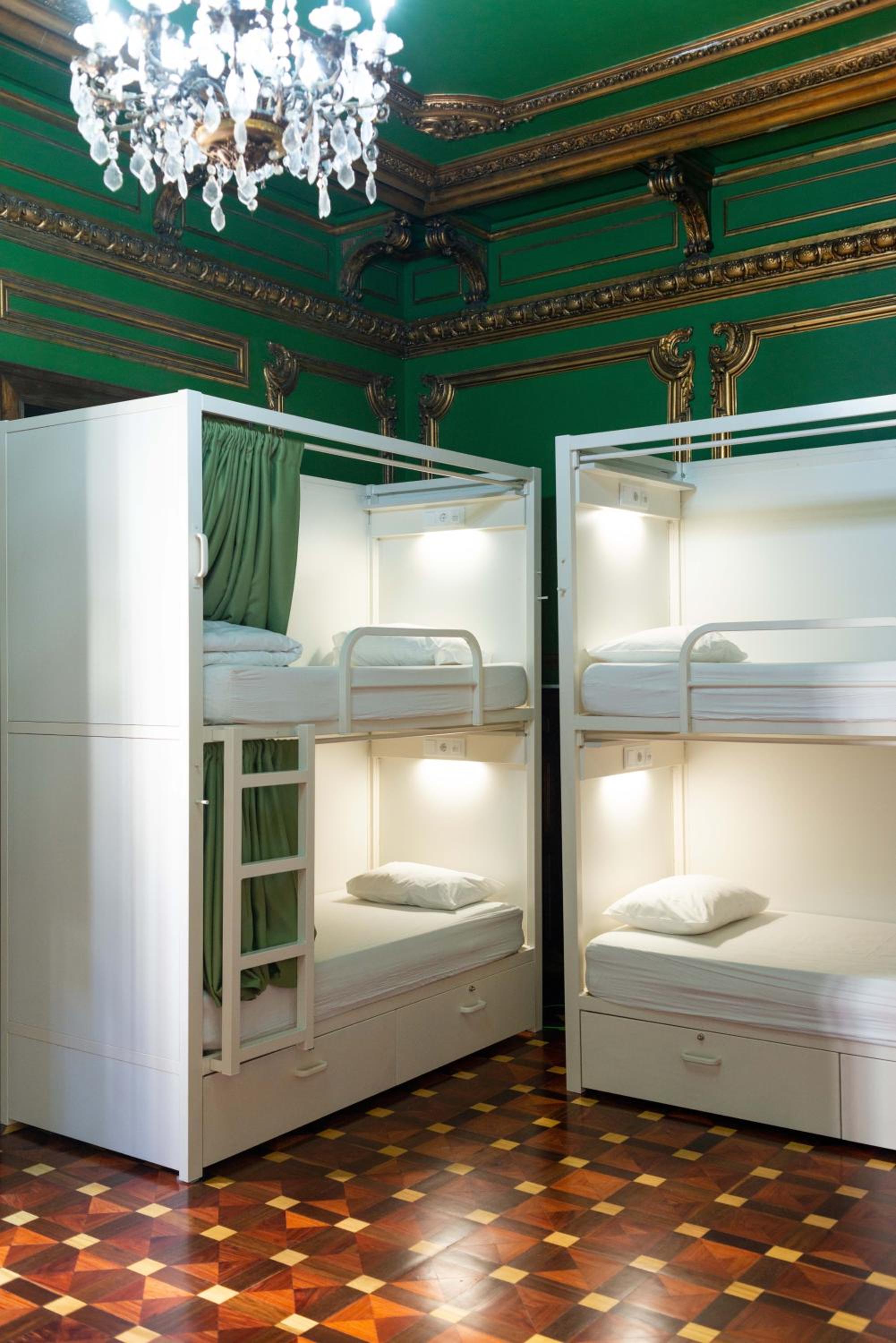 Female Dorm, Female Only, 8 Beds