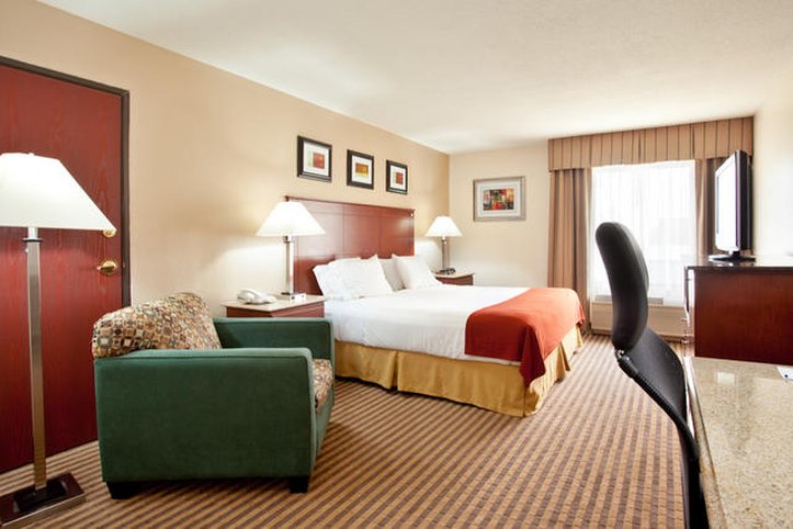 Holiday Inn Express Hotel And Suites Three Rivers 31/60
