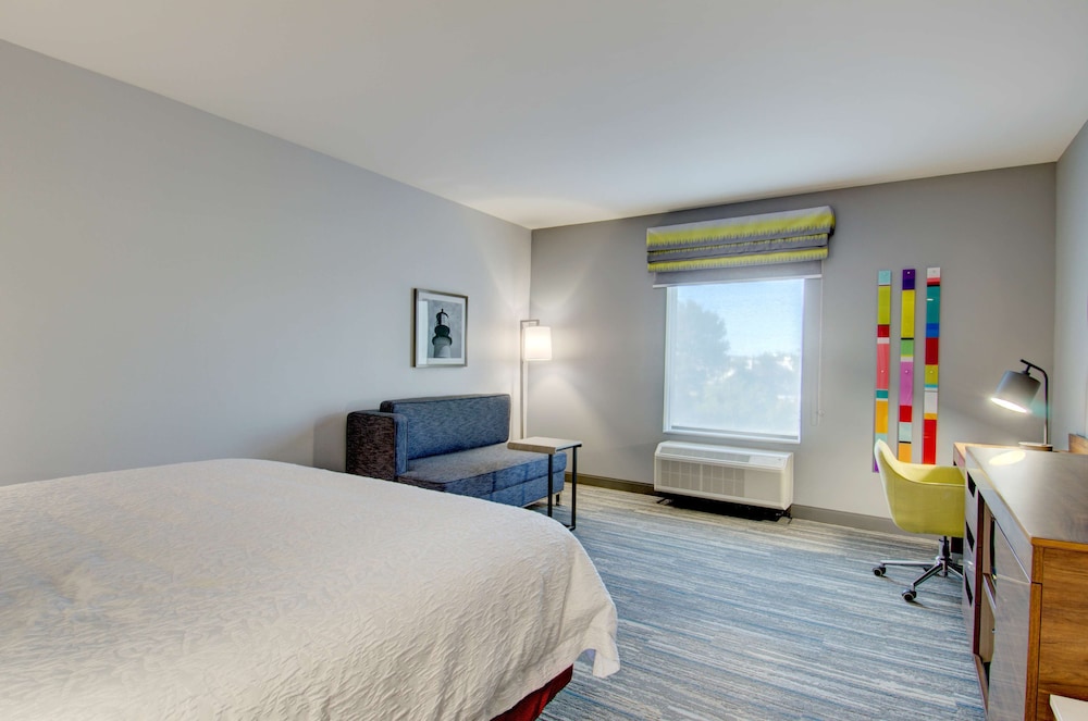 Hampton Inn Suites Portland Me 13/59