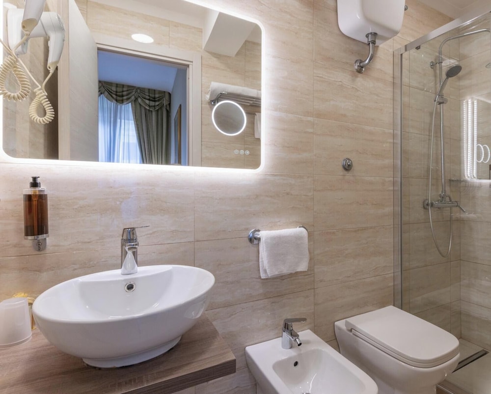 HOTIDAY Room Collection - Roma Porta Pia 42/50