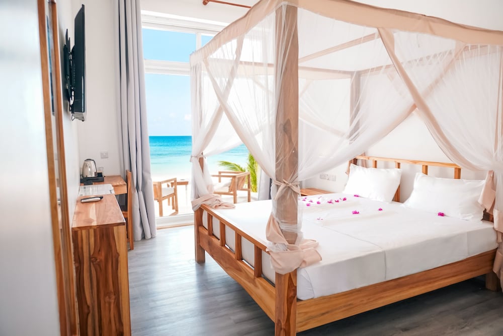 AHG Sun Bay Mlilile Beach Hotel 32/75